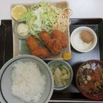 三喜食堂 - カキフライ定食　半ライス　750円