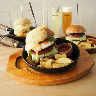 マルチシリアルを練りこんだ自社開発特製バンズを使用