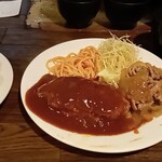 キッチン・ダダ - スタミナ焼き＋ハンバーグセット(990円)