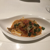 イタリアンダイニング ジリオン - たっぷり魚介類とオマール海老のスパゲティ　ペスカトーレ　　　　　　　　　　　　　　　　　1人前¥3300(写真は1/2人前)