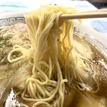 中華そば志のぶ支店 - 自家製のストレート低加水麺