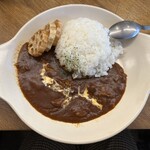 わたしとカフェ - 牛肉と赤ワインを使ったハヤシライス。ハヤシライスはおろか、グリルのレンコンまで一個ずつ攫われていった。もう溜め息しか出ない。