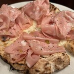 ピッツェリア ファッブリカ 1090 - 焼かないハムのピザ