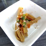 中華麺房 東龍 - テーブルセットの「辣油」で味変♬