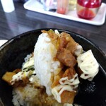 中華麺房 東龍 - マヨ肉めし蓮華リフト⤴️ご飯にチャーシューのタレとマヨネーズがベストマッチ♥これ旨しლ(´ڡ`ლ)