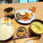 Toranomon Rakki -  銀鮭いくら定食 1700円 飲み物 生ビール 小