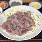 肉料理の店 松の家 - レアな赤身肉のステーキ