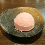 百年亭 - あまおうアイスクリーム