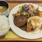 食堂 Eruma - H定食 ポークハンバーグと人気のチキン南蛮（3つ） ¥1200