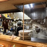 幸軒 - 店内は女将さん中心に成り立っています。