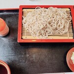 さんさろうどん - ざるそば(570円)通常は海苔が乗ります