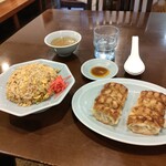 北京飯店 - チャーハンと餃子