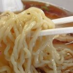 丸福 - 中細の麺