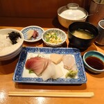 Tsukushi Mbo - お造り定食1100円(税込)