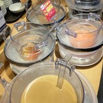 しゃぶ葉 - 多種多様のお出しとヤクミも取り放題！
      個人的には定番のポン酢とゴマダレが好きです。