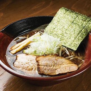 こだわりの味噌ダレ・熟成醤油ダレを使用したらーめんを堪能