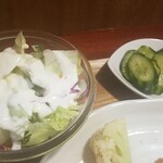 キッチン ブルー グローブ - サラダ、お新香のアップ