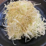 農村料理の店 もくもく - キャベツ山盛り(味噌汁と共におかわり自由)