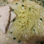 Kyuushuu Ramen Chinryuuken - 麺とチャーシュー