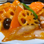 上海料理佳樹園 -  白身魚と野菜の甘酢炒め