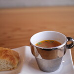 イタリア料理 MOMIJI - ミネストローネとフォカッチャ