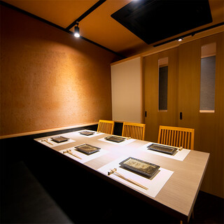 <Japanese modern private room available & electronic cigarettes allowed>