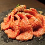 焼肉酒場 肉カジ - 仙台牛　レアステーキ薄切り