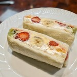 星乃珈琲店 - 料理写真:フルーツカスタードサンド