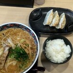 味噌屋 蔵之介 - 元祖味噌ラーメン肉汁餃子セット