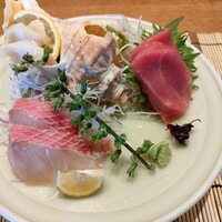 ダイナミックキッチン＆バー 響  新宿サザンタワー店 - お造り３種