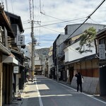 京趣味 菱岩 - 原了郭の先を右折・東へ