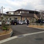 ながい - 駐車場がお店の横にきれいにリニューアルされていました。