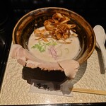 鶏 soba 座銀 - パリパリのごぼうフライ、水菜と玉ねぎも入っててバランスよし◎