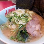 235644348 - しょうゆラーメン (トッピング薬味ネギ)