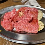 黒毛和牛焼肉と本格もつ鍋 山樹 - 