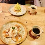 カフェ 桜コ.. - ピスタチオとホワイトチョコのパンケーキ　林檎とシナモンのパンケーキ