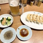 餃子の福包 - 焼き餃子、生ビール、きゅうり