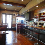 トム - 小奇麗な店内