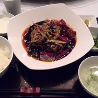 御膳房 六本木店 - 角煮のマーラー風味、1050円（ランチ、税込）。