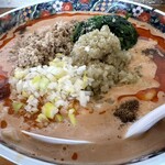 極濃湯麺 シントミ - 何か色々乗ってます…