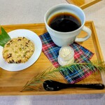 天空カフェ Zeal - オーガニックコーヒー\550   とクッキー\200？前後:正確には控えていない。でも、美味しいクッキーでコーヒーも本当に美味しかった。ゆたっと出来るよ！のアドバイスの意味が判った。今度はランチしよ。