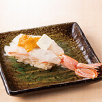 [お忍び寿司]塩雲丹と赤海老、さらにクリームチーズ。