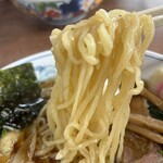 とらや分店 村田や - 手打ち縮れ中細麺　小麦の香りが抜群