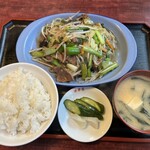 清華園 - ニラレバ炒め定食