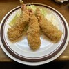 とん平 - 料理写真:エビフライ