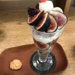 CAFE 甘 - 黒いちじくの白秋パフェ