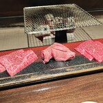 西麻布 肉粋 やまもと - イチボ、タンもと、うちひらの塩焼き