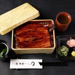 Kitasuna Nadai Unagiya Kurofune - 全ての鰻重にお漬物、汁物、薬味が付きます。