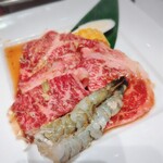 叙々苑 ルクア大阪店 - ランチコースの焼き物(上ロース・カルビ・エビ)