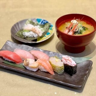 8 carefully selected toppings. No.1 popular “Noto Meguri Set”
